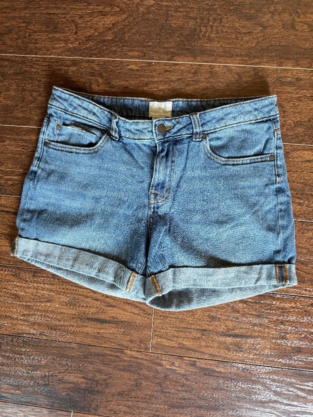 Caslon Boyfriend Denim Shorts Size 28 Cuffed Light Wash Stretch